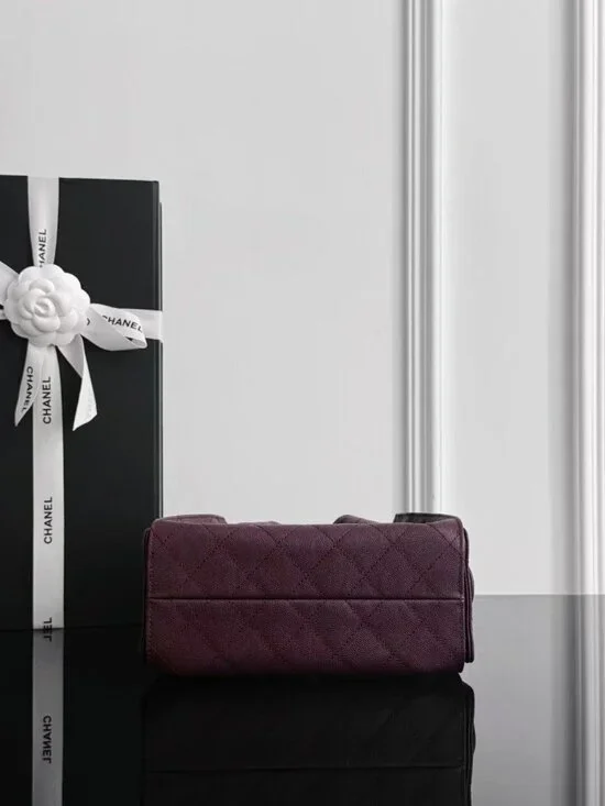 Classic CHANEL Bag: A Stylish and Versatile Choice for Elegance - Picture 6 of 6